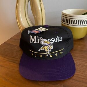New Old Stock VINTAGE 90's Minnesota VIKINGS NFL Football Snapback Hat Two-tone